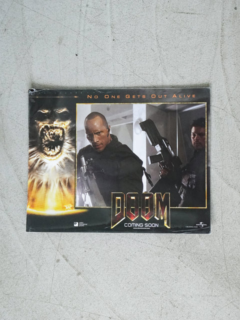 《毀滅戰士》(Doom) 大堂劇照